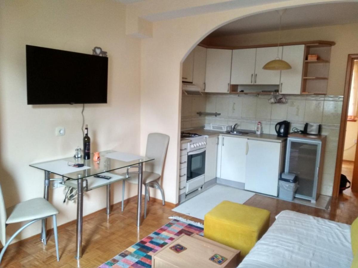Pine Tree Apartment Sarajevo Ngoại thất bức ảnh
